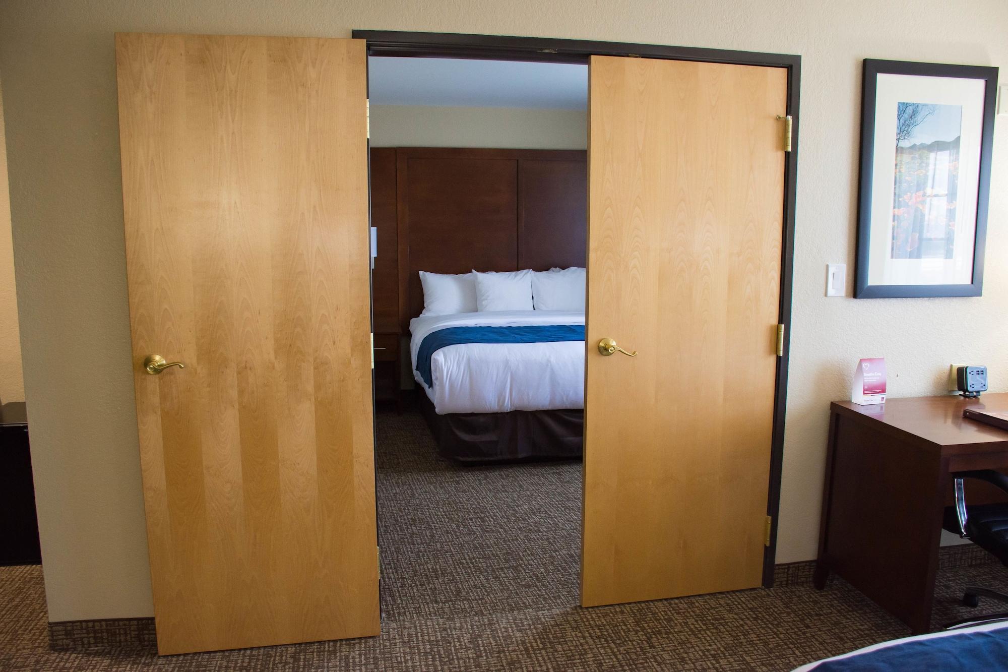 Comfort Suites El Paso Airport Exterior photo