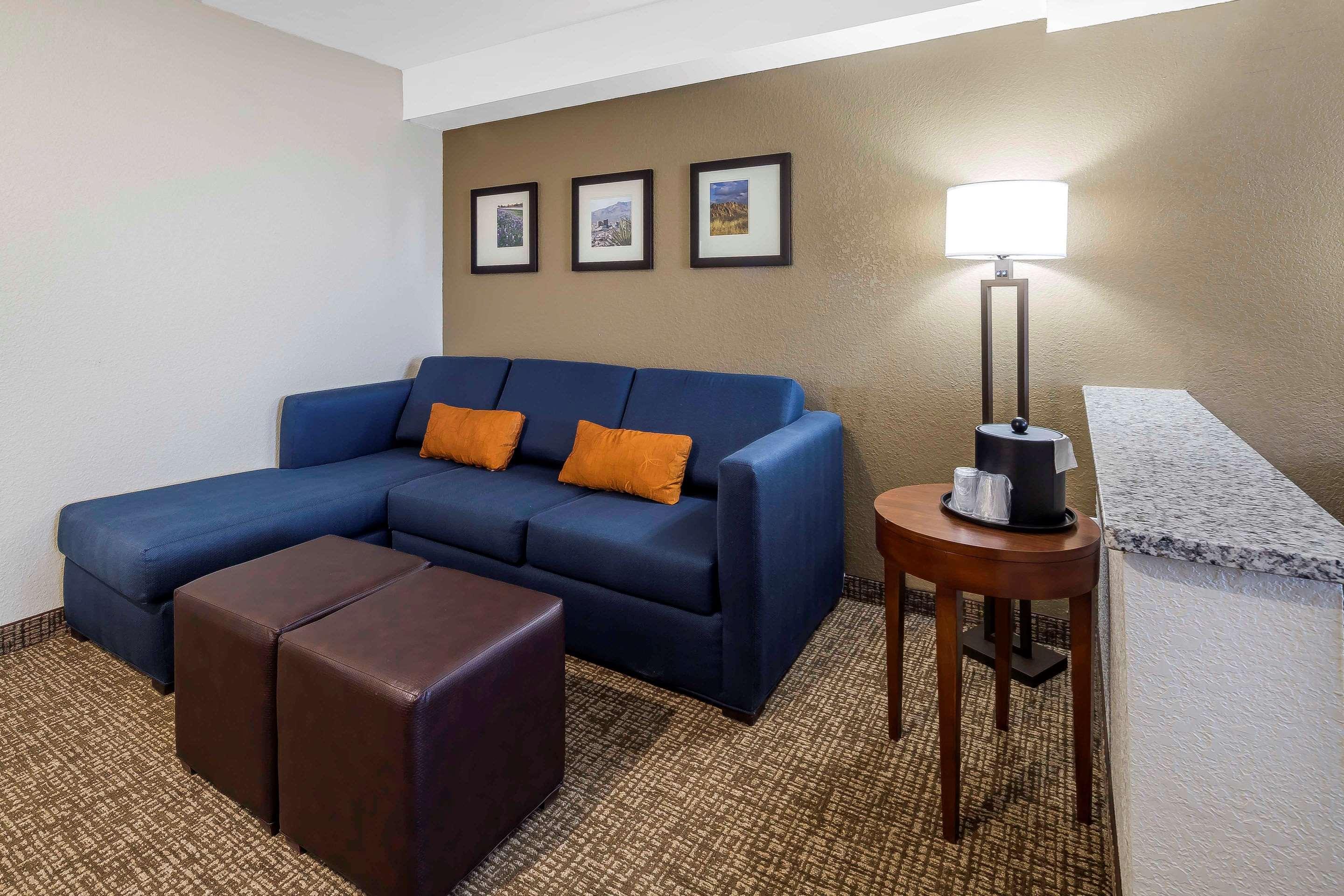 Comfort Suites El Paso Airport Exterior photo