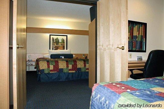 Comfort Suites El Paso Airport Room photo